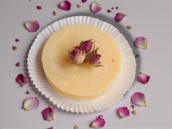 Rosenölseife mit Rose